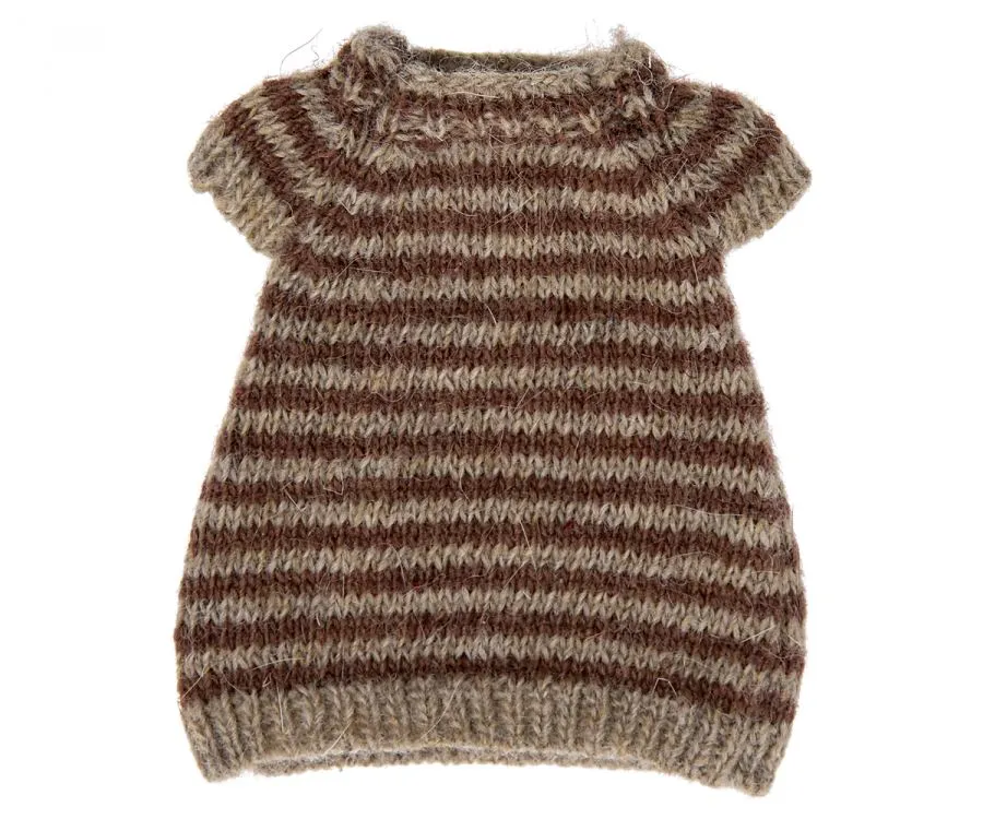 Knitted dress for mum mouse